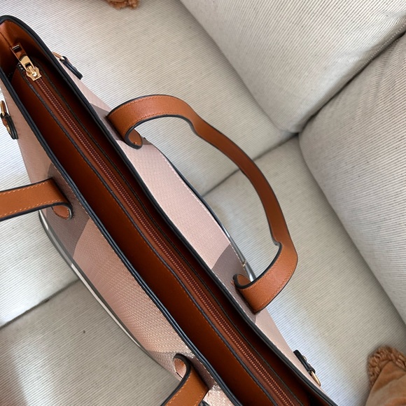 British plaid vinyl structured purse w/ shoulder strap - Picture 7 of 16